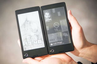 正反雙屏就服它 戰斗民族這款出街神器哪來的勇氣出到 3 代