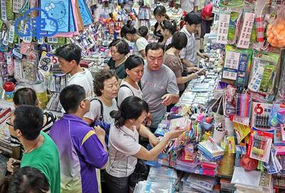 新學(xué)期你好!全市中小學(xué)迎來(lái)新學(xué)年的第一天